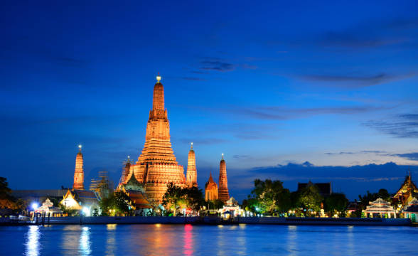 wat arun pagoda thailand